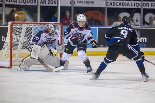 Vancouver Giants goaltender Burke Hood and defenceman Ethan Mittelsteadt against the Victoria Royals