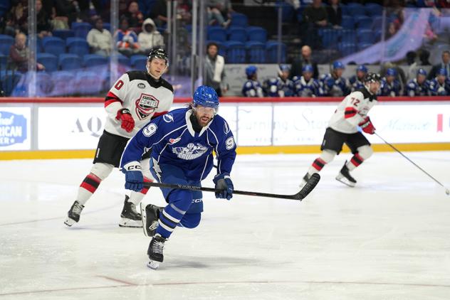 Syracuse Crunch left wing Wojciech Stachowiak vs. the Utica Comets