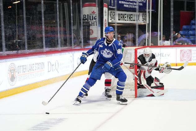Syracuse Crunch centre Milo Roelens vs. the Utica Comets