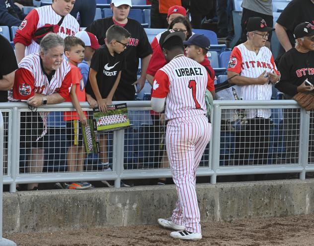Ottawa Titans utility player Jackie Urbaez signs autographs