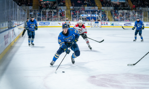 Springfield Thunderbirds defenseman Hunter Skinner