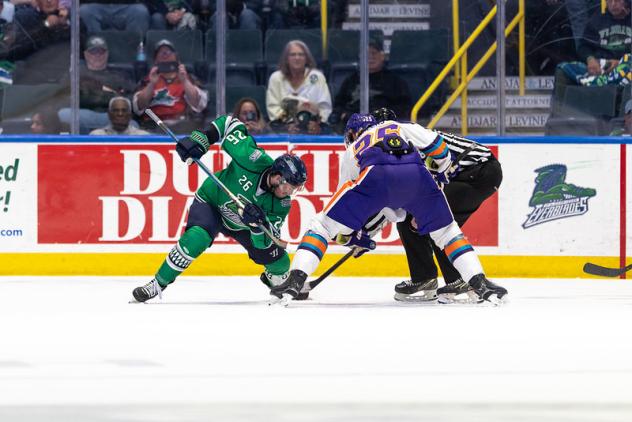 Florida Everblades face off with the Orlando Solar Bears