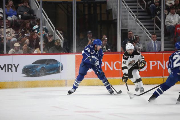 Syracuse Crunch forward Brendan Furry
