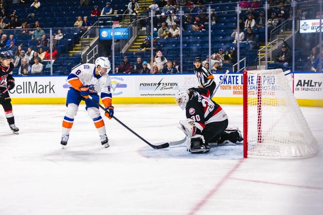 Belleville Senators goaltender Hunter Shepard vs. the Bridgeport Islanders