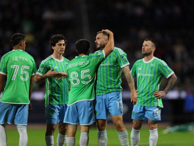 Sounders FC exchange congratulations