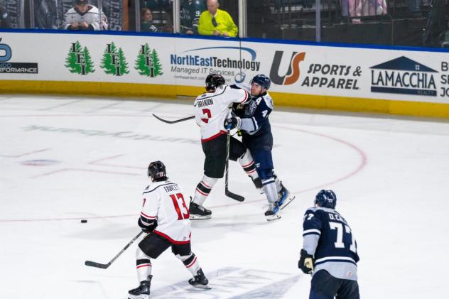Worcester Railers battle the Adirondack Thunder