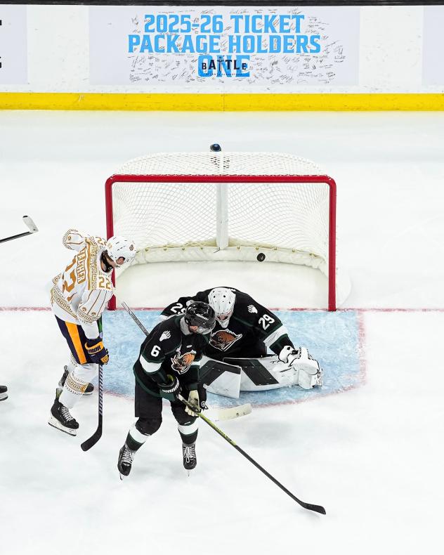 Atlanta Gladiators forward Isak Walther scores against the Utah Grizzlies