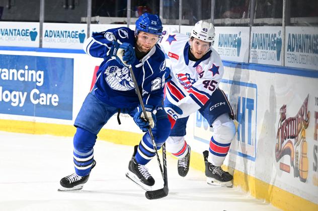 Syracuse Crunch center Dylan Duke vs. the Rochester Americans