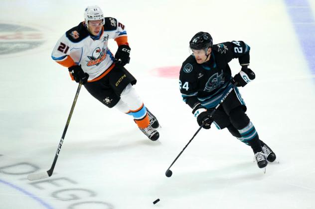 San Jose Barracuda forward Oliver Wahlstrom (right) vs. the San Diego Gulls