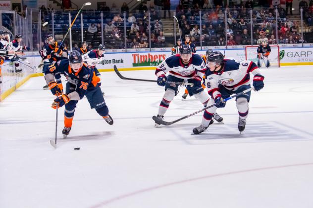 Saginaw Spirit defend against the Flint Firebirds