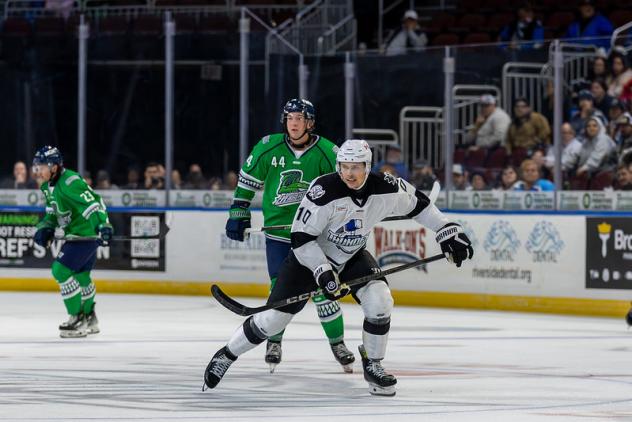 Florida Everblades defenseman Kurtis Henry (44) vs. the Wichita Thunder