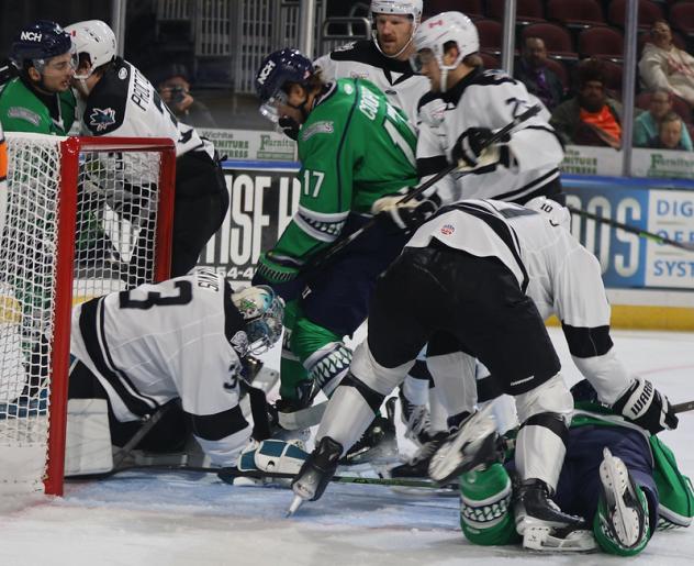 Florida Everblades forward Oliver Cooper fights for a goal against the Wichita Thunder