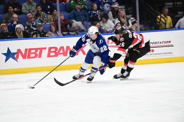 Syracuse Crunch left wing Jakob Pelletier