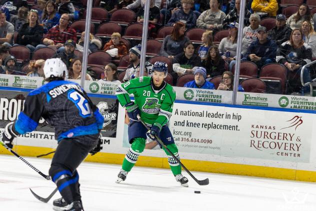 Florida Everblades forward Oliver Chau
