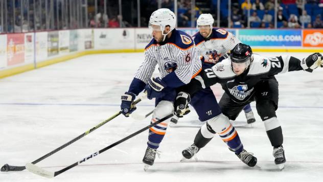 Wichita Thunder battle the Tulsa Oilers
