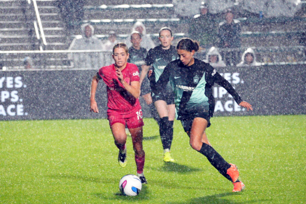 Sofia Cook of Gotham FC (right) vs. the North Carolina Courage