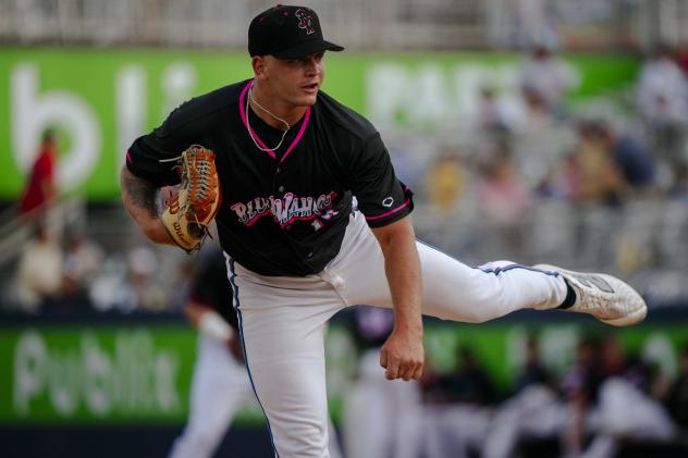 Pensacola Blue Wahoos pitcher Robby Snelling