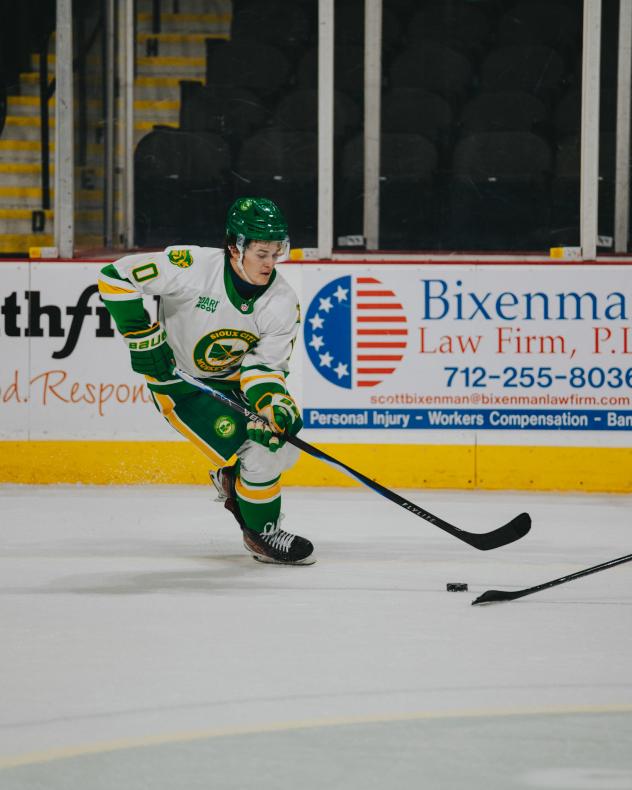 Sioux City Musketeers forward Trey Jefferis