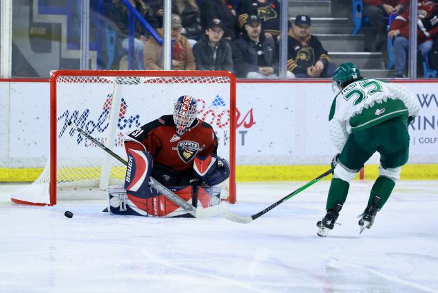 Vancouver Giants goaltender Kelton Pyne vs. the Everett Silvertips