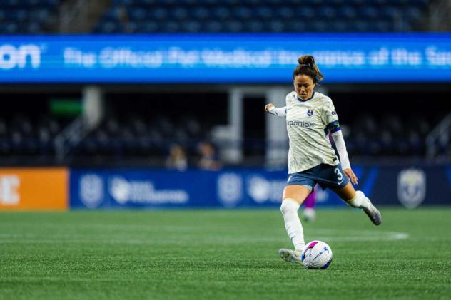 Seattle Reign FC defender Lauren Barnes