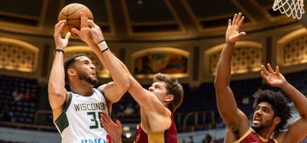 Cleveland Charge contest a shot by the Wisconsin Herd