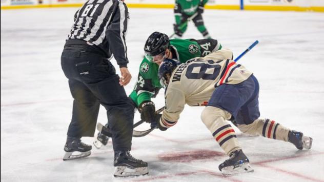 Texas Stars' Samu Tuomaala battles Milwaukee Admirals' Oasiz Wiesblatt