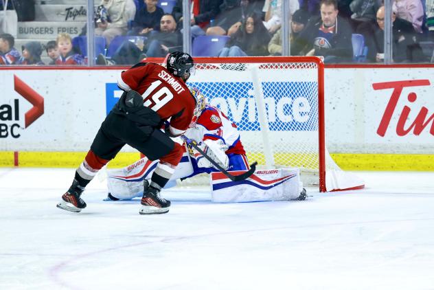 Vancouver Giants' Cameron Schmidt and Edmonton Oil Kings' Ethan Simcoe in action