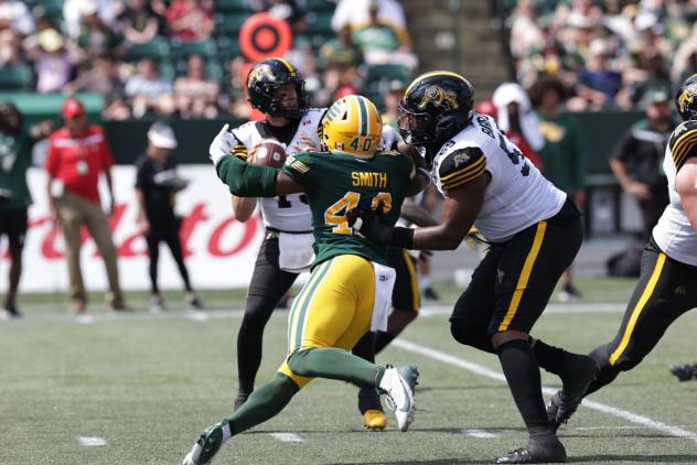 Edmonton Elks defensive lineman Robbie Smith
