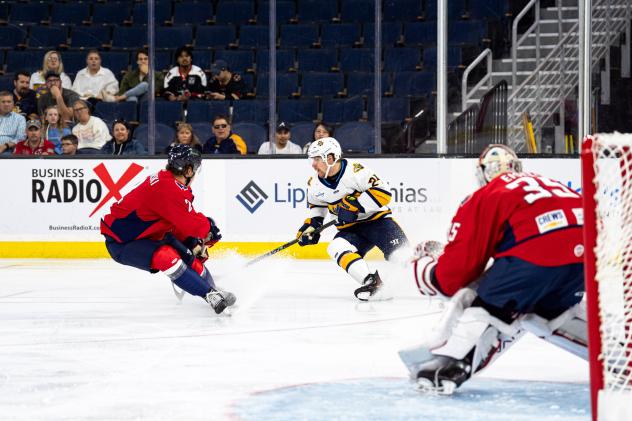 Atlanta Gladiators battle the South Carolina Stingrays