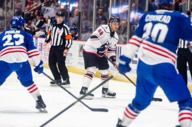 Adirondack Thunder forward Tag Bertuzzi looks to pass vs. the Trois-Rivieres Lions