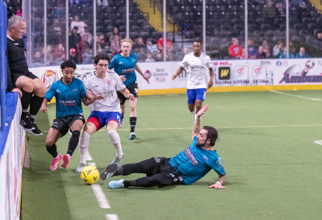 St. Louis Ambush battle for the ball vs. the Kansas City Comets