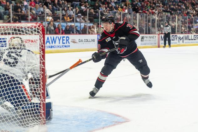 Adirondack Thunder forward Brannon McManus vs. the Worcester Railers
