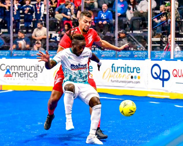 St. Louis Ambush screen the Kansas City Comets