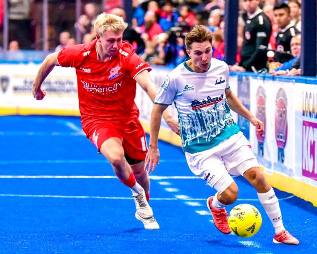 St. Louis Ambush get to the ball vs. the Kansas City Comets