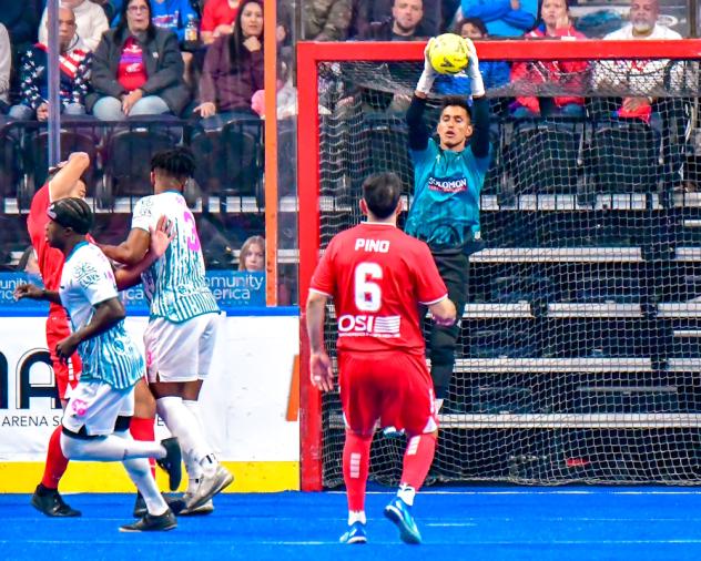 St. Louis Ambush goalkeeper Paulo Nascimento snags the ball vs. the Kansas City Comets