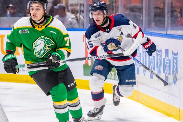 Saginaw Spirit left wing Sebastien Gervais (right) vs. the London Knights