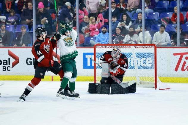 Vancouver Giants goaltender Burke Hood and defenceman Marek Howell vs. the Everett Silvertips