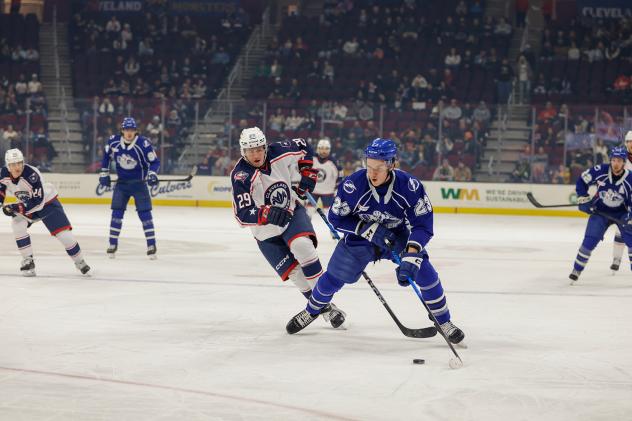 Syracuse Crunch defenseman Maxim Groshev vs. the Cleveland Monsters