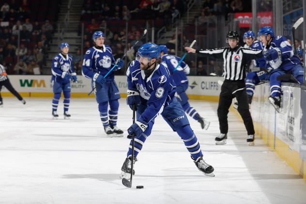 Syracuse Crunch left wing Wojciech Stachowiak vs. the Cleveland Monsters