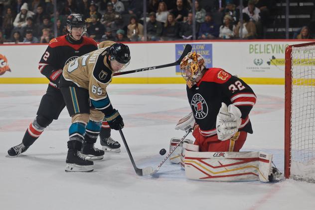 Tahoe Knight Monsters' Devon Paliani versus Rapid City Rush's Étienne Morin and Arsenii Sergeev