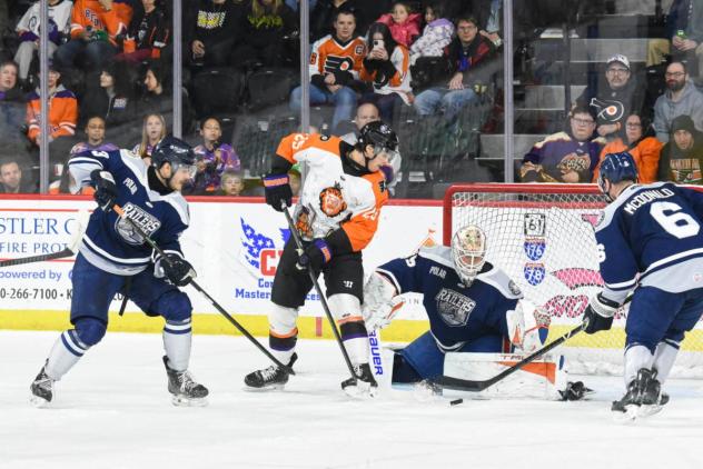Worcester Railers battle the Reading Royals