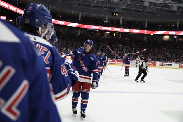 Kitchener Rangers extend congratulations along the bench
