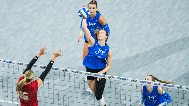 Middle blocker Kiara Reinhardt with Creighton