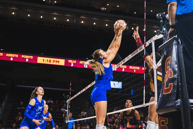 Middle blocker Kiara Reinhardt with Creighton