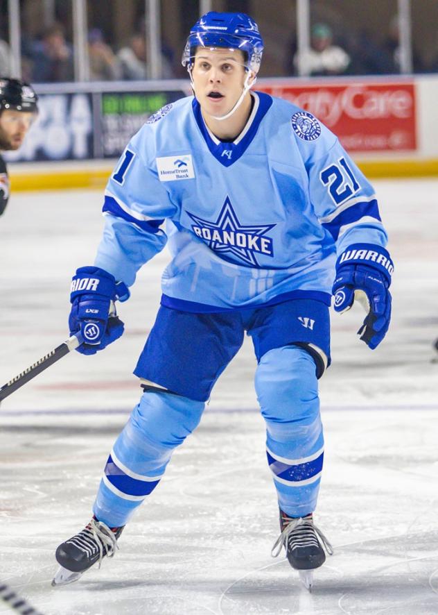 Forward Kyle Heitzner with the Roanoke Rail Yard Dawgs