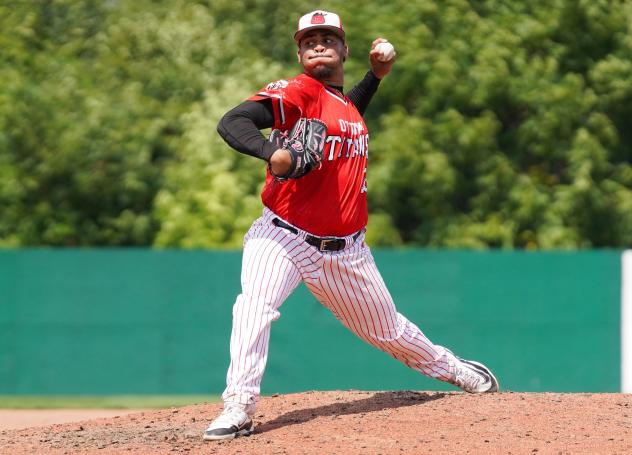 Ottawa Titans pitcher Bryan Peña