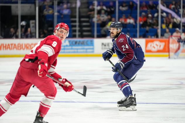 Allen Americans left wing Danny Katic (left) vs. the Tulsa Oilers