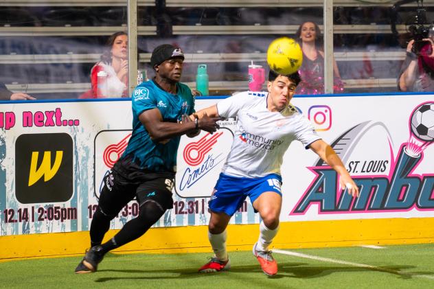 St. Louis Ambush battle the Kansas City Comets