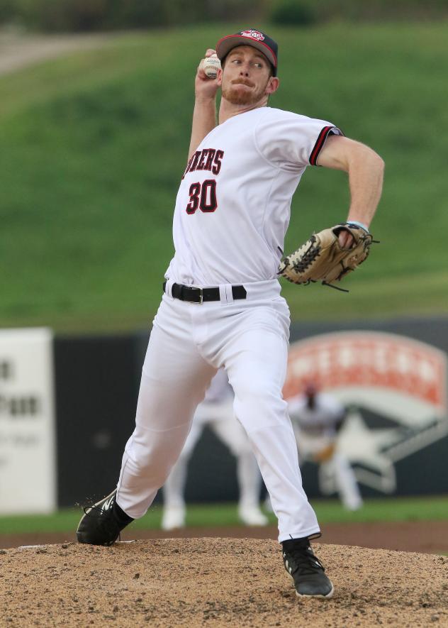 Sioux City Explorers pitcher Kyle Marman