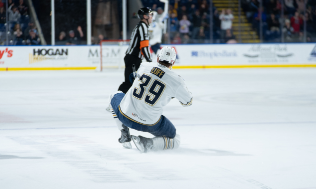 Springfield Thunderbirds right wing Matt Luff